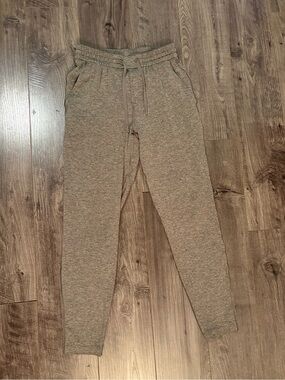 Lululemon Soft Jersey Tapered Pant
Regular 28” XS